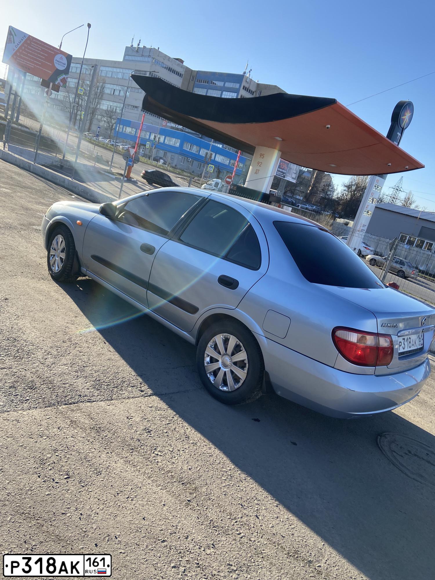 Фото автомобиля NISSAN ALMERA, 2005 — госномер Р318АК161. Цвет: голубой