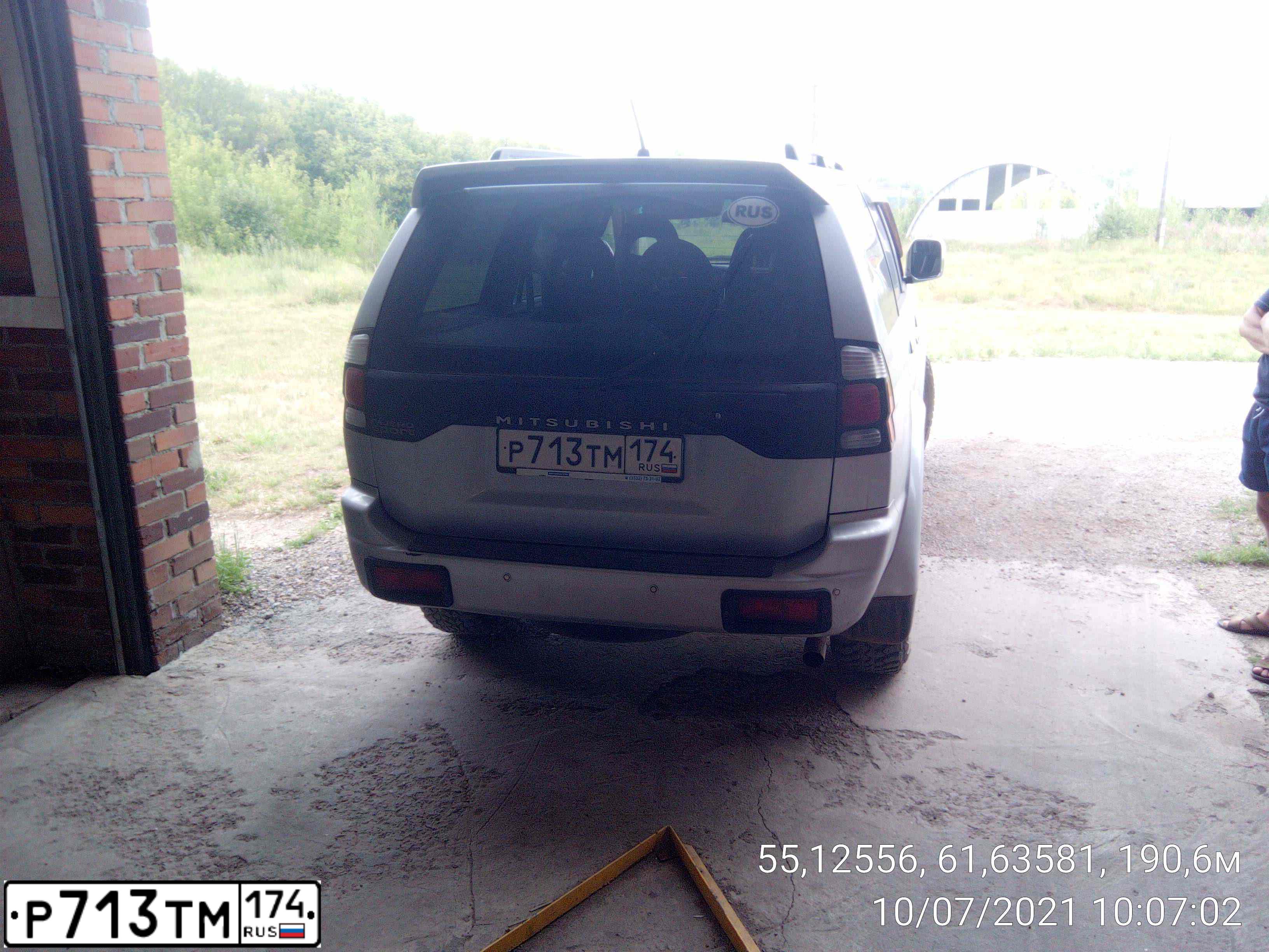 Фото автомобиля MITSUBISHI PAJERO SPORT, 2007 — госномер Р713ТМ174. Цвет: Серебристый