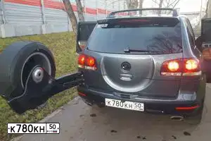 Фото автомобиля VOLKSWAGEN TOUAREG, 2004 — госномер Х090ВО37. Цвет: СЕРЫЙ ТЕМНЫЙ