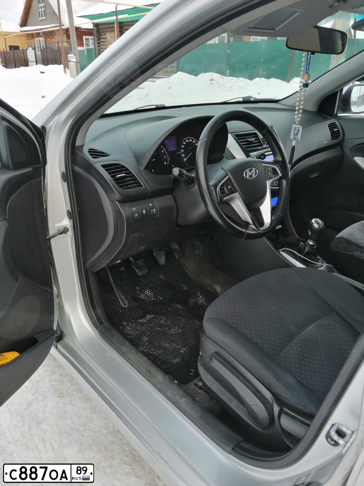 Фото автомобиля HYUNDAI SOLARIS, 2011 — госномер Р767ОН196. Цвет: Серебристый