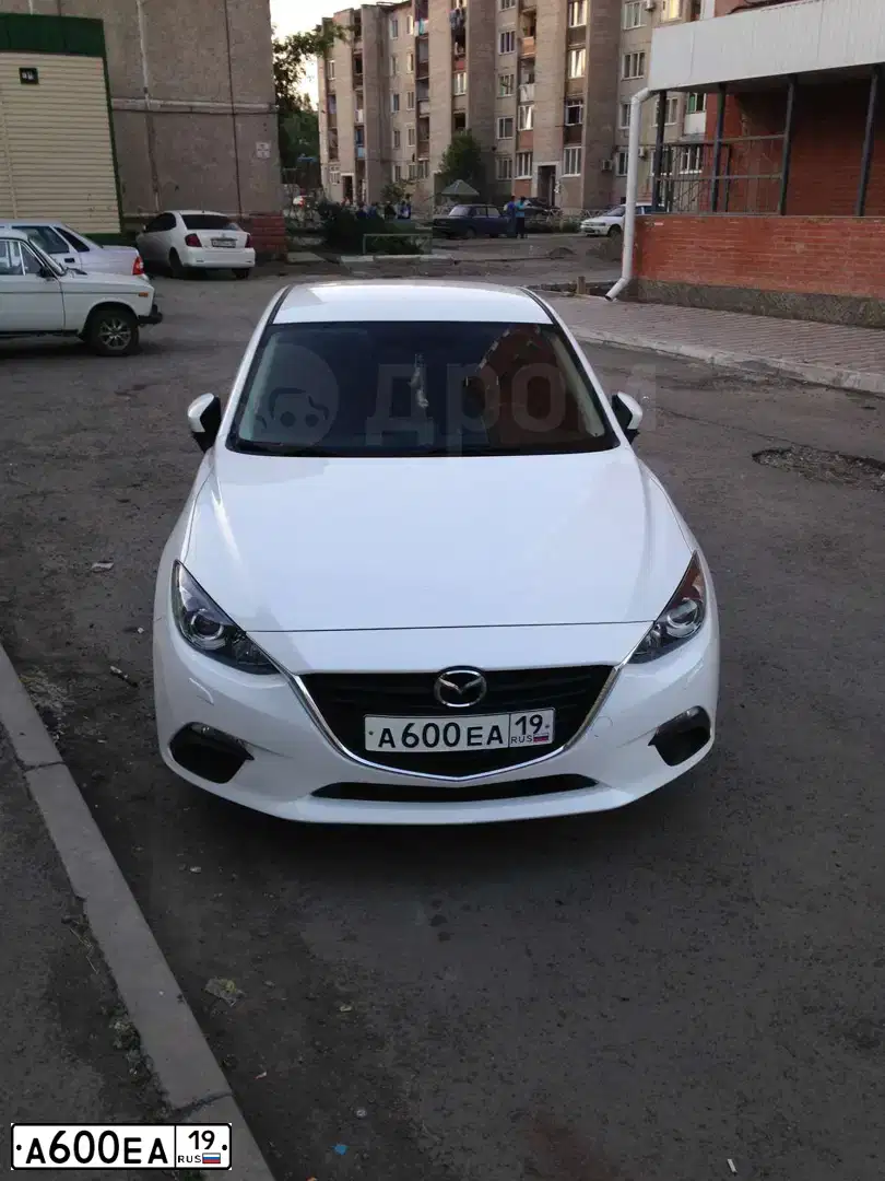 Фото автомобиля MAZDA 3, 2014 — госномер К490КК19. Цвет: БЕЛЫЙ