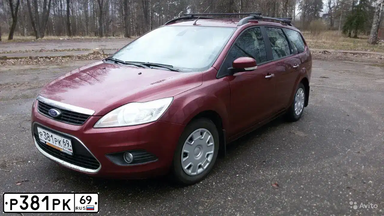 Фото автомобиля FORD FOCUS, 2008 — госномер О152АН32. Цвет: ВИШНЕВЫЙ