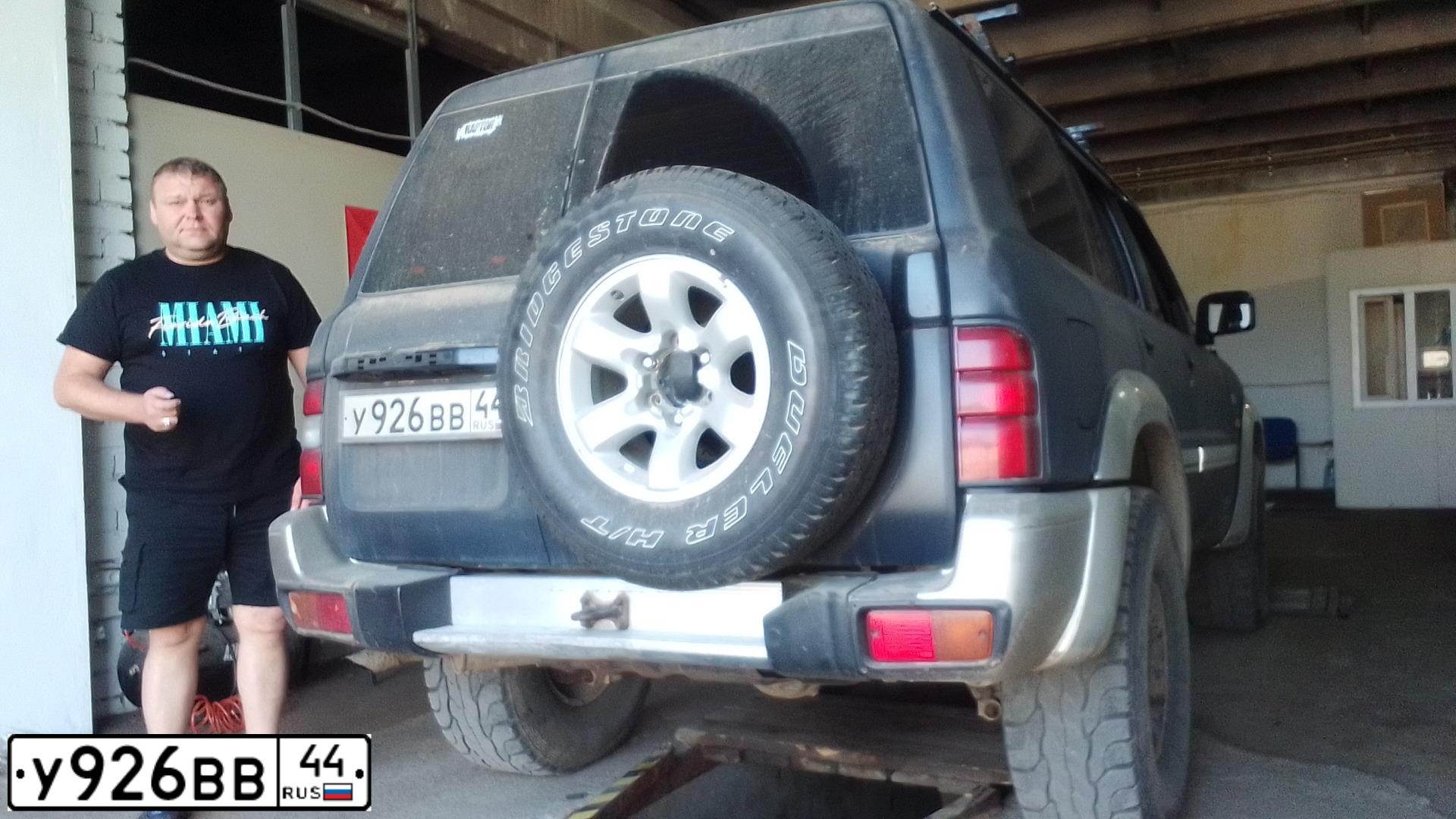 Фото автомобиля NISSAN PATROL, 2000 — госномер У926ВВ44. Цвет: синий