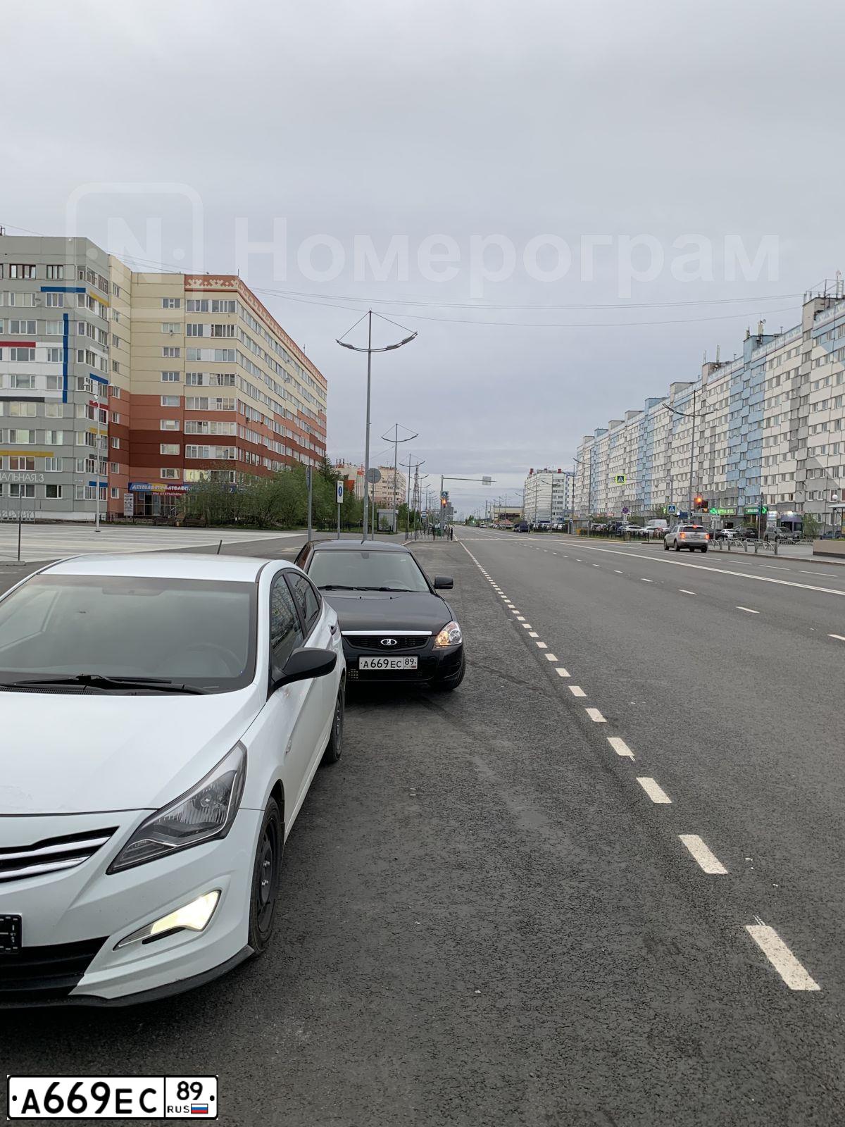 Фото автомобиля LADA 2170 PRIORA, 2010 — госномер А669ЕС89. Цвет: СИНЕ-ЧЕРНЫЙ