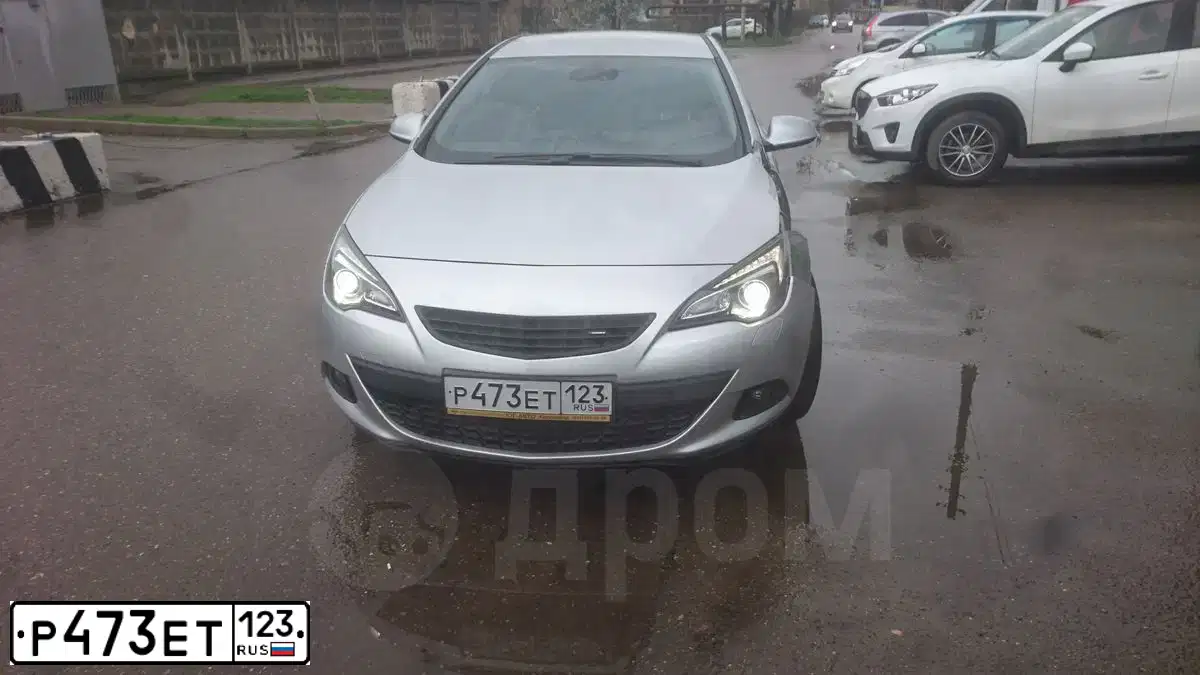 Фото автомобиля OPEL ASTRA, 2012 — госномер Р473ЕТ123. Цвет: Серебристый
