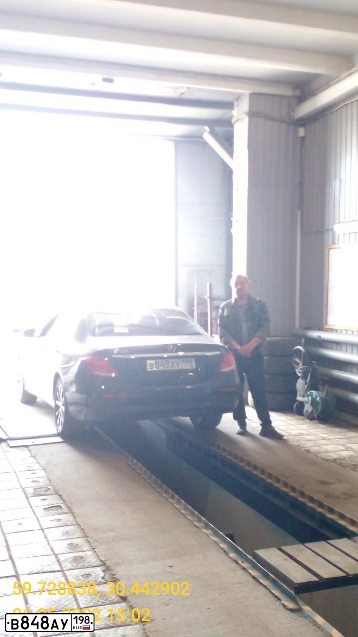 Фото автомобиля MERCEDES E-KLASSE, 2018 — госномер В848АУ198. Цвет: ЧЕРНЫЙ