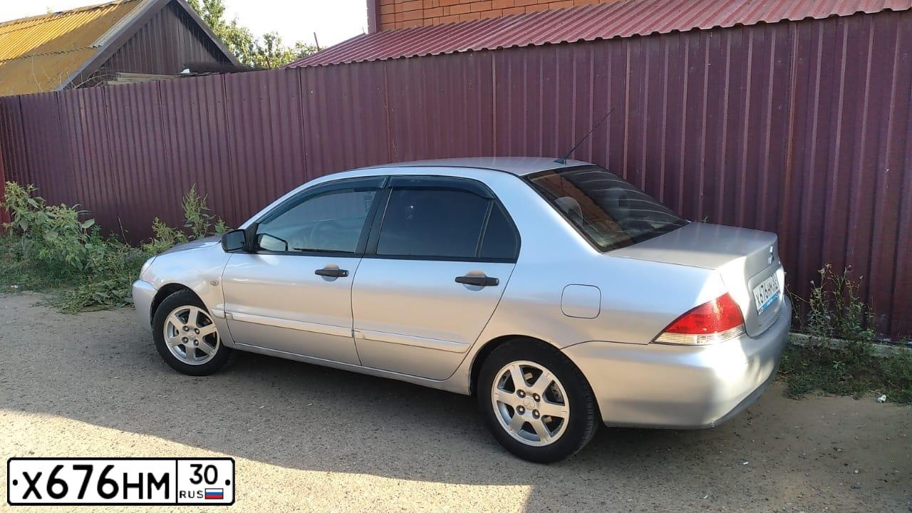 Фото автомобиля MITSUBISHI LANCER, 2006 — госномер У676СА64. Цвет: СЕРЕБРИСТЫЙ