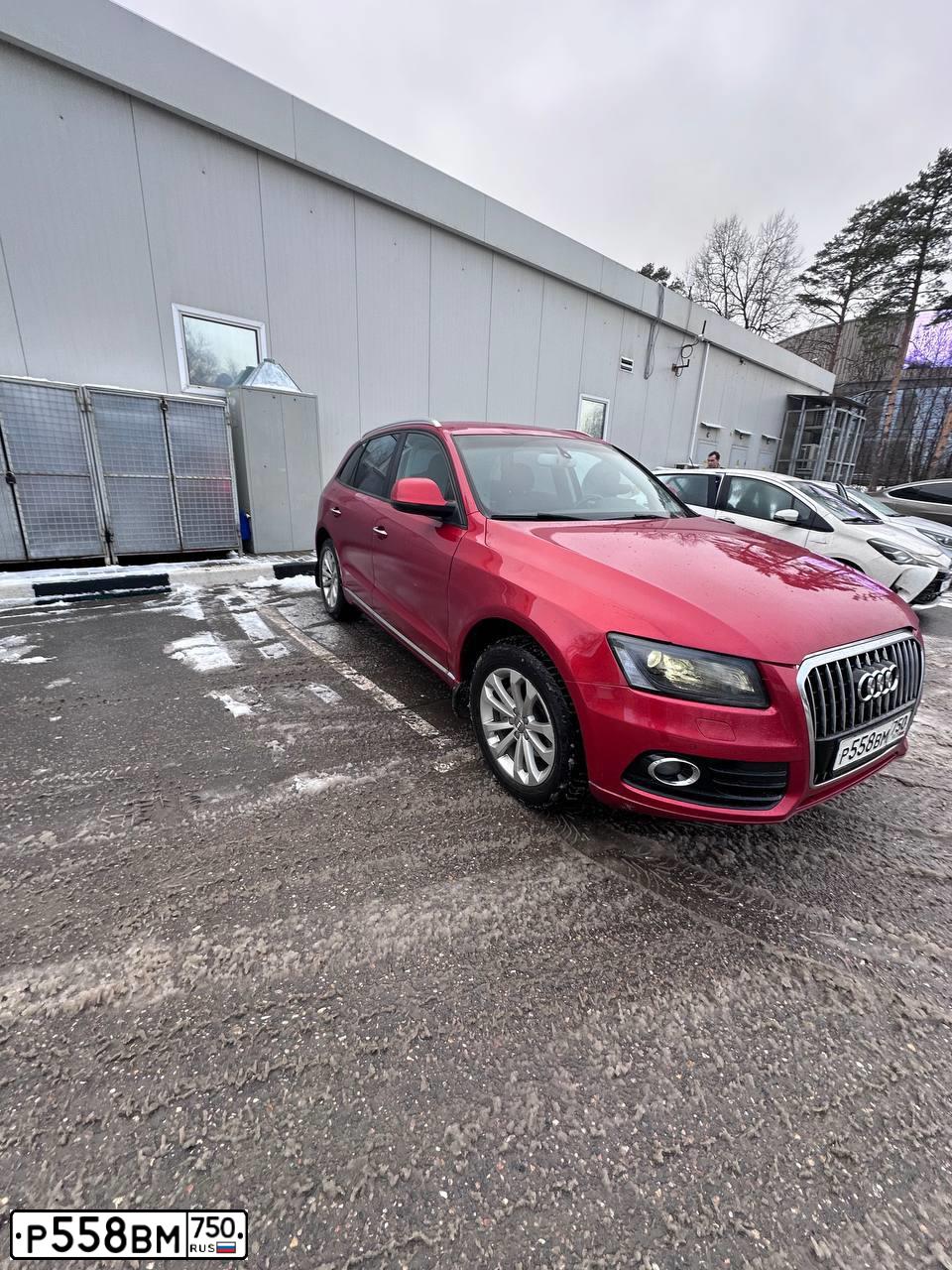 Фото автомобиля AUDI Q5, 2014 — госномер Р558ВМ750. Цвет: ОРАНЖЕВЫЙ ТЕМНЫЙ
