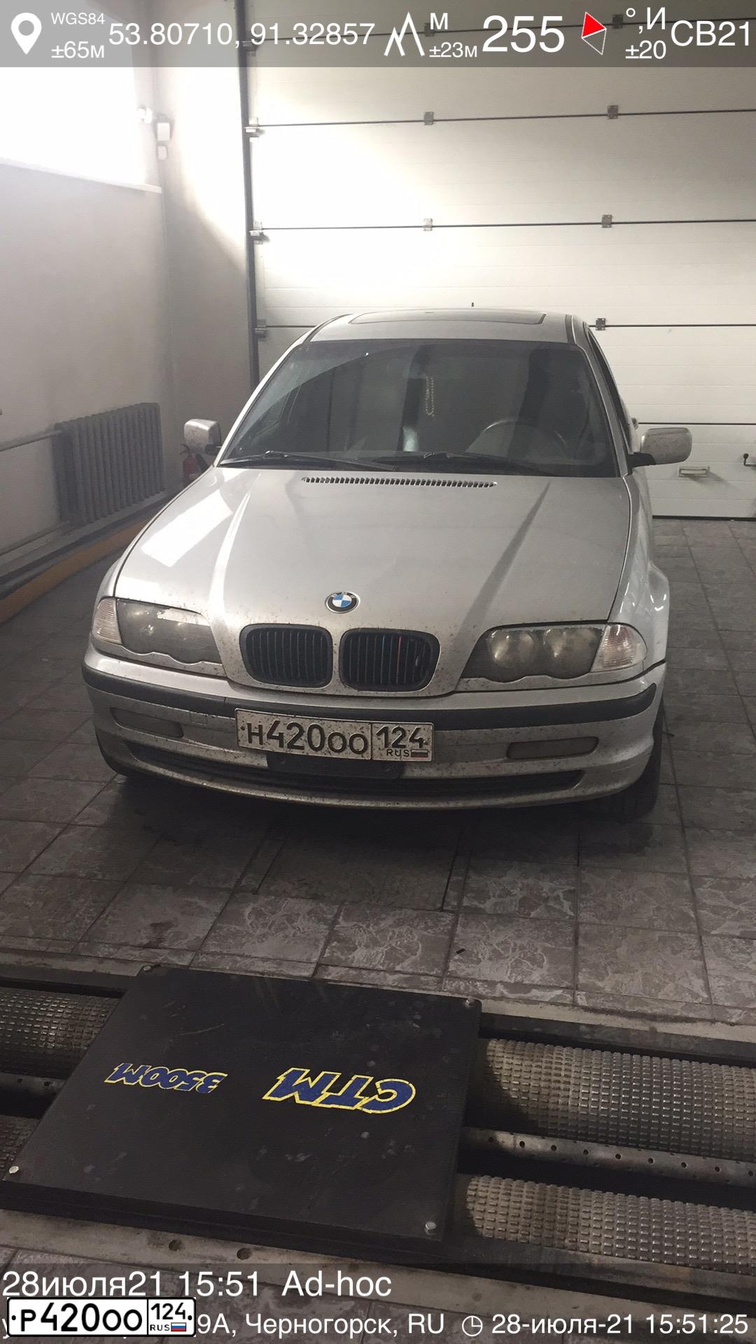 Фото автомобиля BMW SERIE 3, 2000 — госномер Р420ОО124. Цвет: Серебристый
