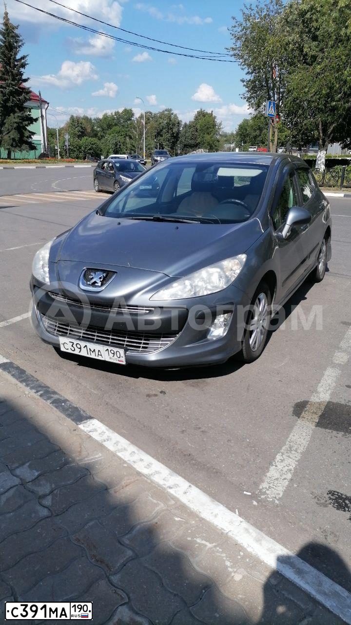 Фото автомобиля PEUGEOT 308, 2010 — госномер С391МА190. Цвет: СЕРЫЙ