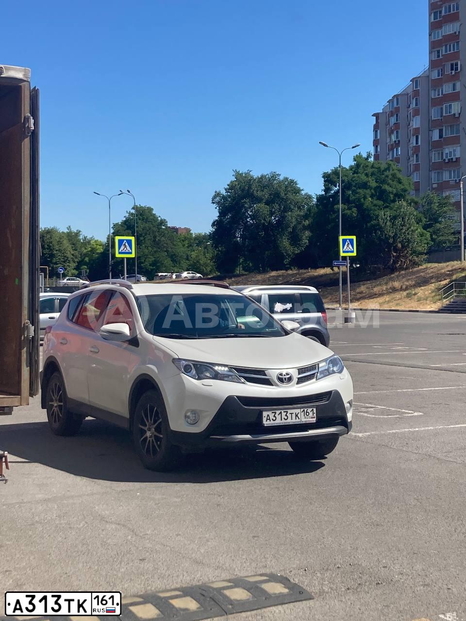 Фото автомобиля TOYOTA RAV4, 2014 — госномер А313ТК161. Цвет: БЕЛЫЙ