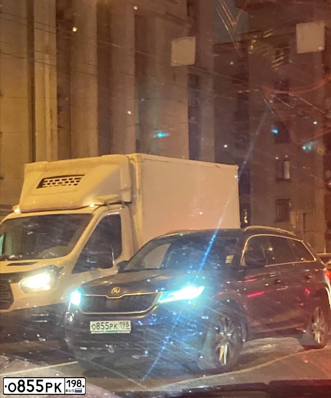 Фото автомобиля SKODA KODIAQ, 2020 — госномер О855РК198. Цвет: ЯРКО-СИНИЙ
