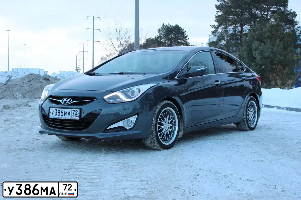 Фото автомобиля HYUNDAI I40, 2012 — госномер У386МА72. Цвет: ТЕМНО-СЕРЫЙ