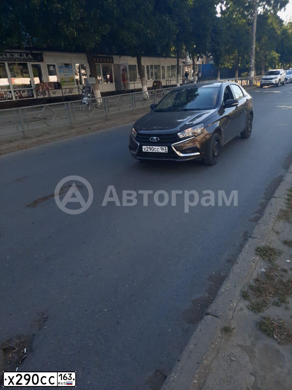 Фото автомобиля LADA VESTA, 2016 — госномер Х290СС163. Цвет: Коричневый