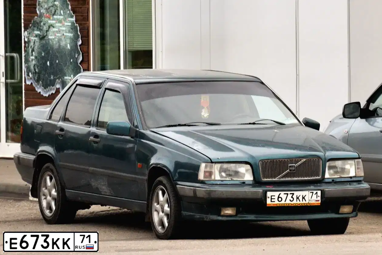Фото автомобиля VOLVO O 850, 1992 — госномер Е673КК71. Цвет: Темно-зеленый