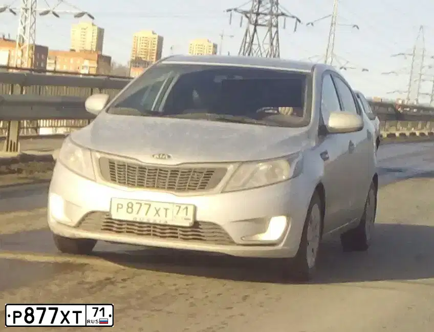 Фото автомобиля KIA RIO, 2013 — госномер Р877ХТ71. Цвет: Серебристый