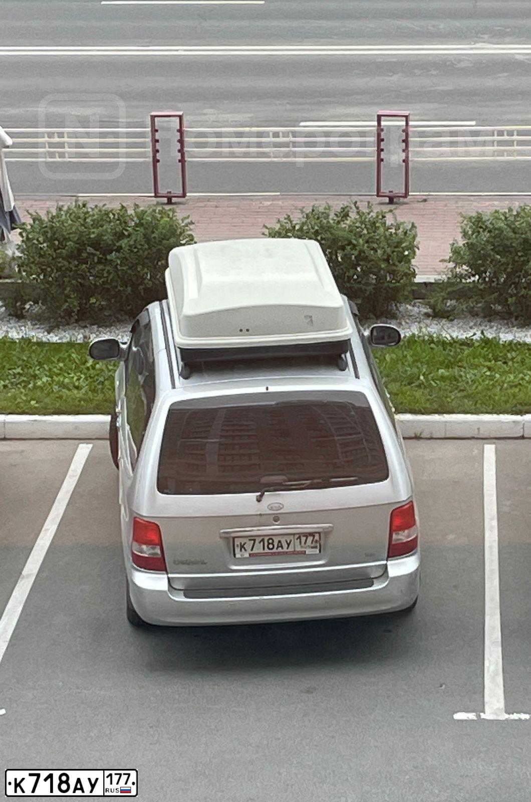 Фото автомобиля KIA CARENS, 2005 — госномер К718АУ177. Цвет: СЕРЫЙ