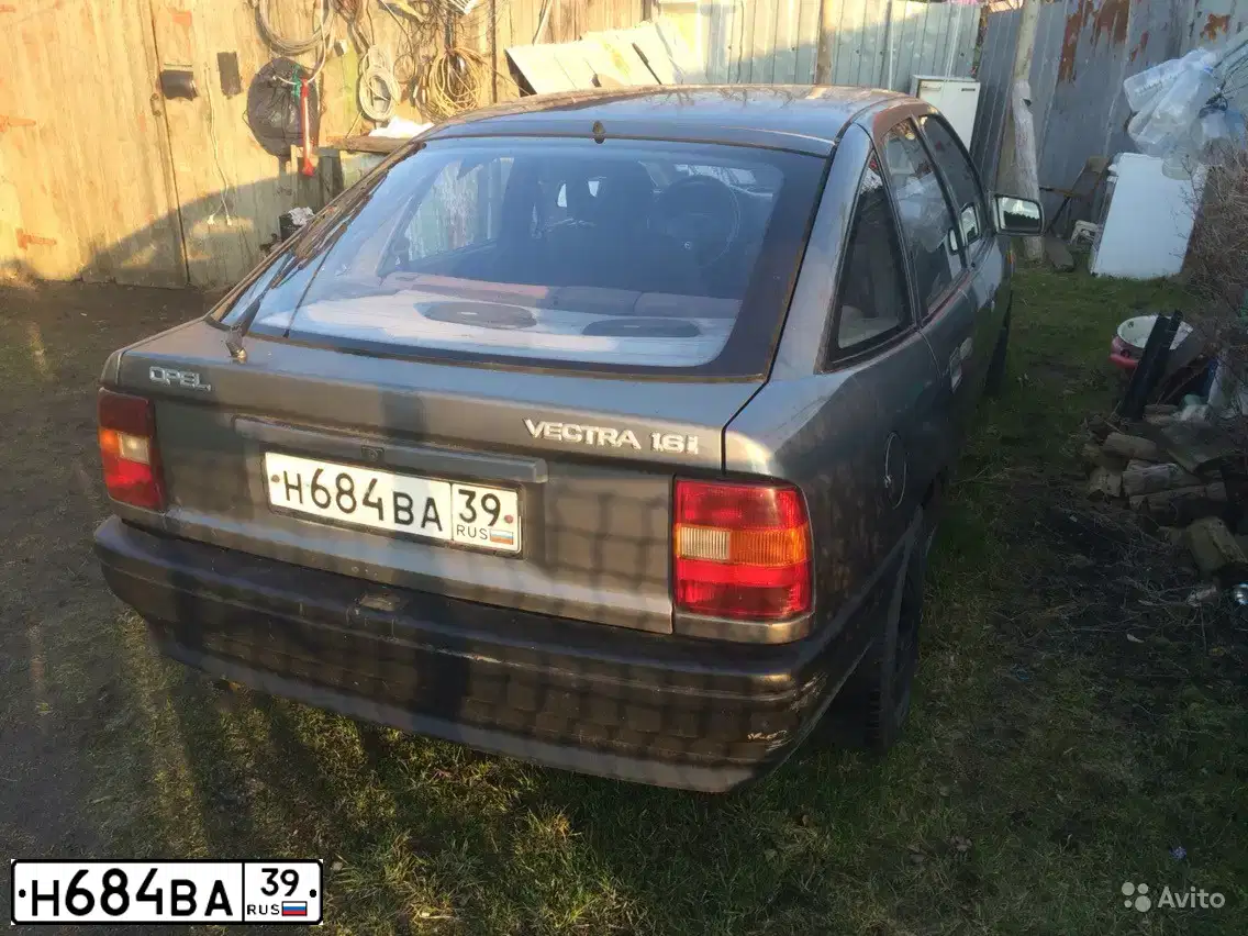 Фото автомобиля OPEL VECTRA, 1989 — госномер Н684ВА39. Цвет: СЕРЫЙ