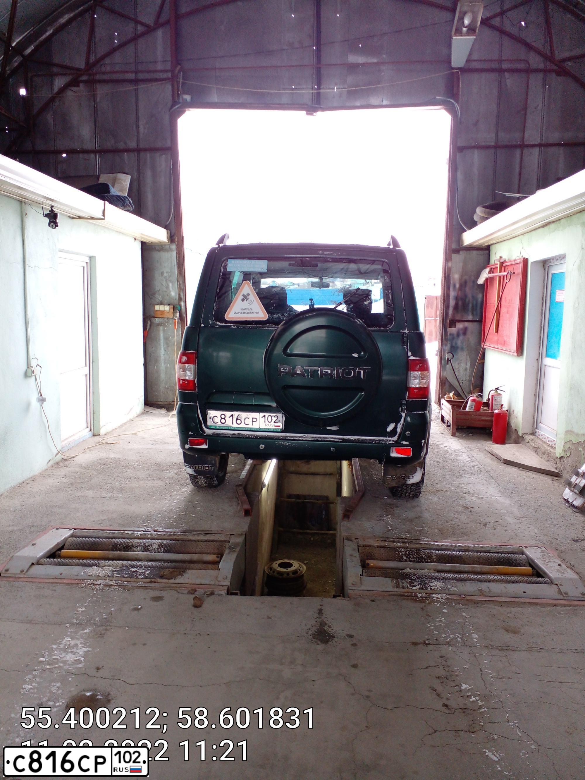 Фото автомобиля UAZ 3163 PATRIOT, 2015 — госномер К330НР702. Цвет: АМУЛЕТ МЕТАЛЛИК