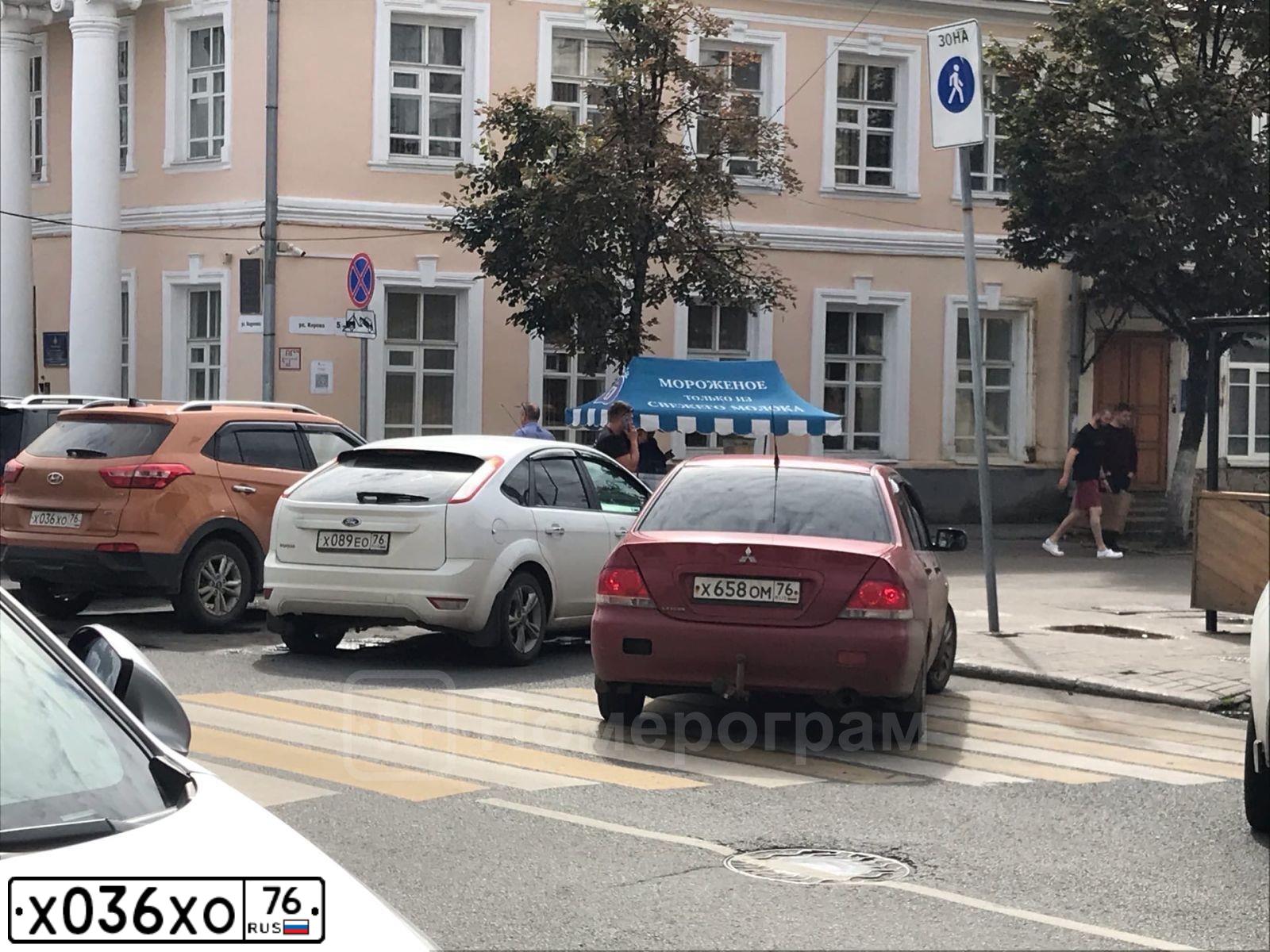 Фото автомобиля HYUNDAI CRETA, 2017 — госномер М389ОВ35. Цвет: Оранжевый