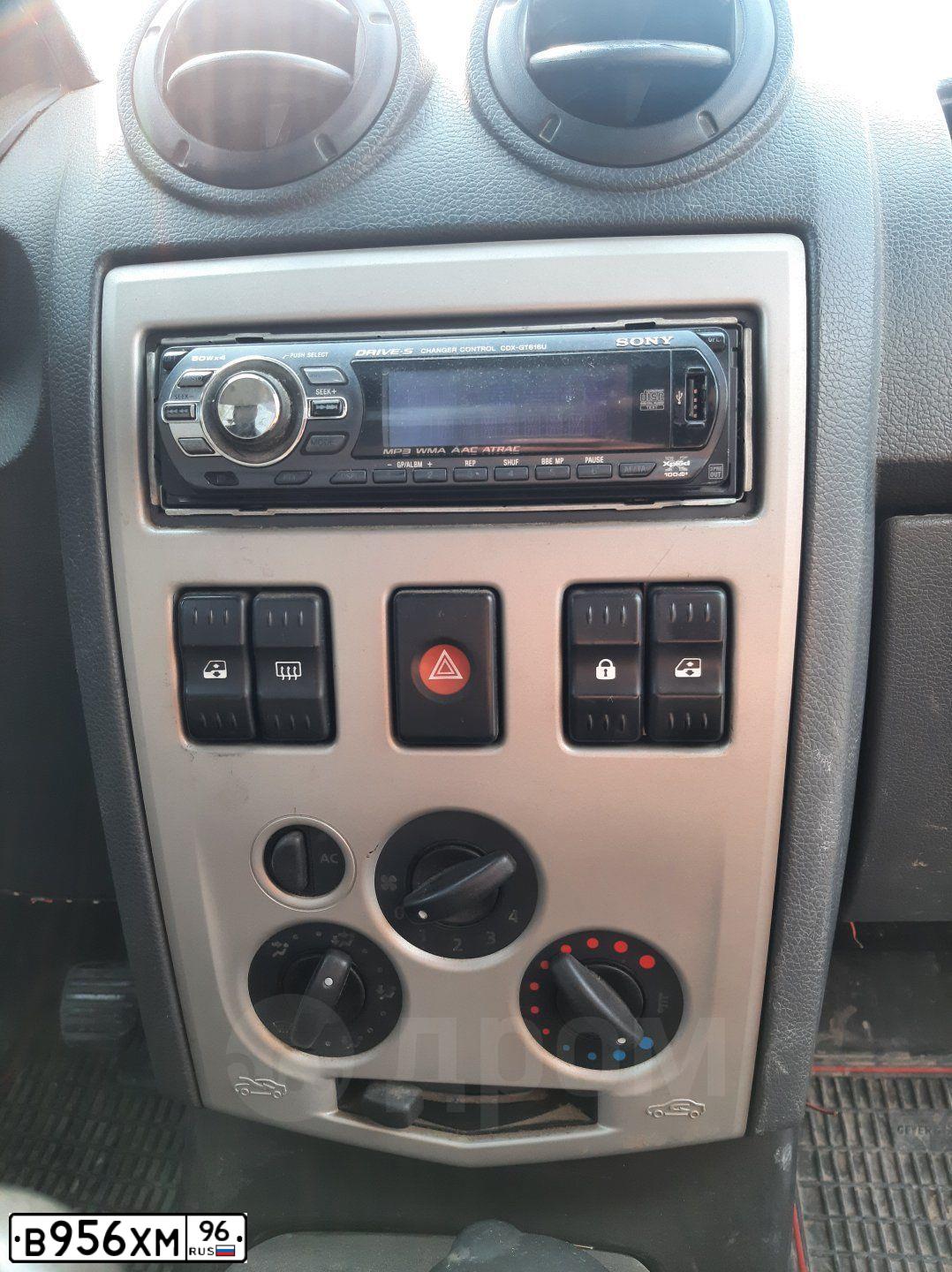 Фото автомобиля RENAULT LOGAN, 2007 — госномер В956ХМ96. Цвет: СВЕТЛО - ЗЕЛЕНЫЙ