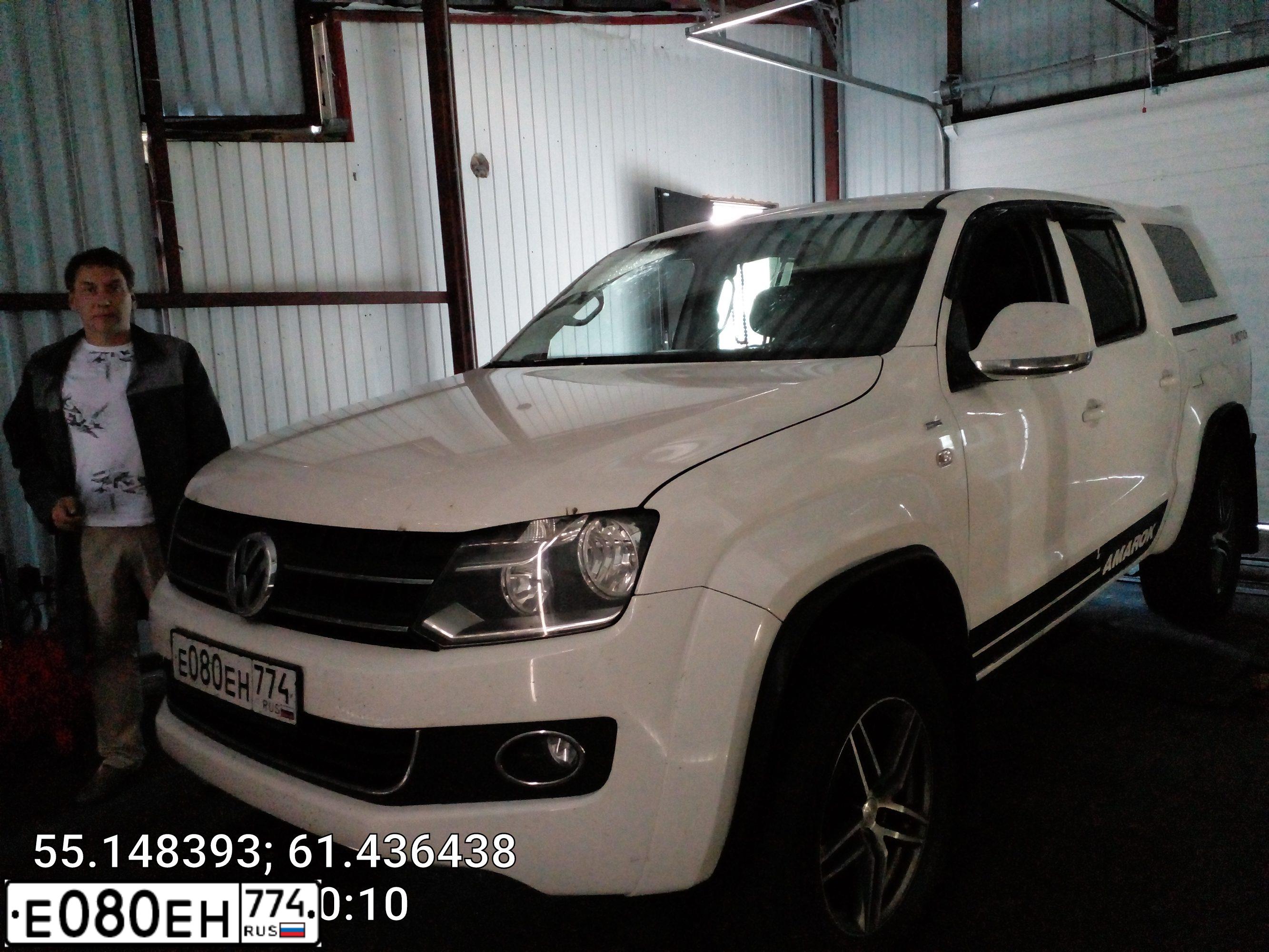 Фото автомобиля VOLKSWAGEN AMAROK, 2013 — госномер Н500ХВ74. Цвет: Белый