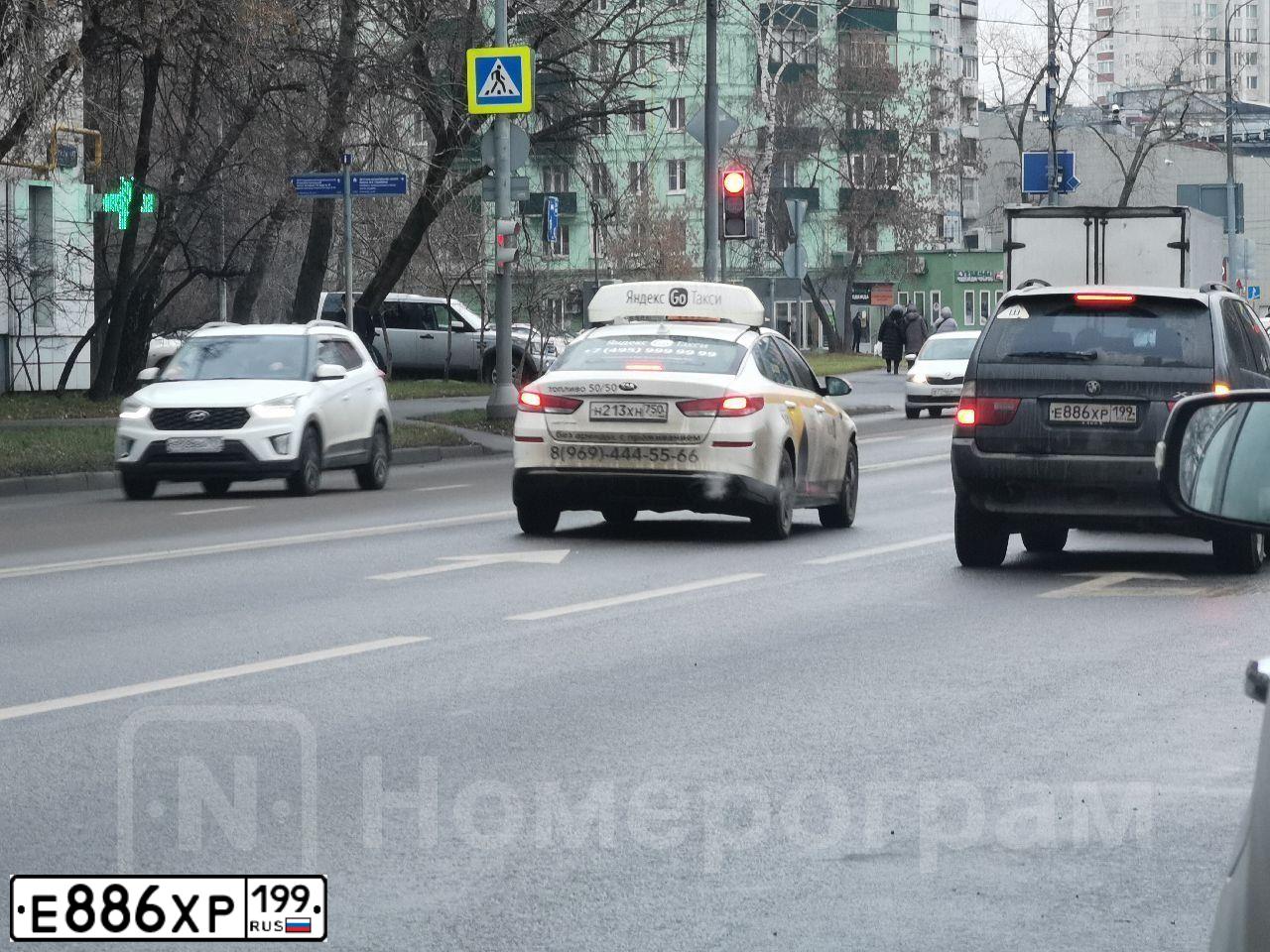 Фото автомобиля BMW X5, 2002 — госномер Е886ХР199. Цвет: СЕРЫЙ