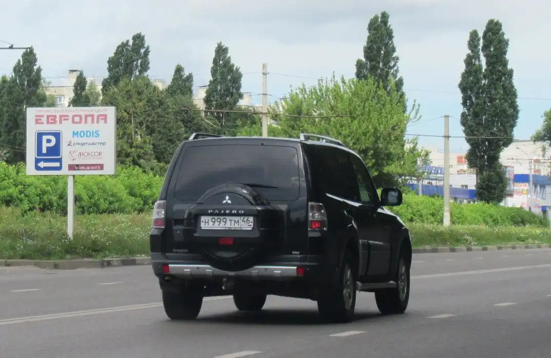 Фото автомобиля MITSUBISHI PAJERO, 2007 — госномер Н999ТМ46. Цвет: ЧЕРНЫЙ