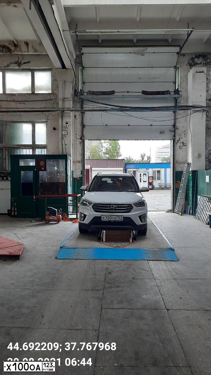 Фото автомобиля HYUNDAI CRETA, 2016 — госномер Х100ОА123. Цвет: БЕЛЫЙ