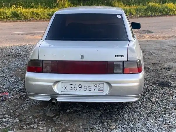 Фото автомобиля LADA 2110 LADA, 2002 — госномер М353ХО196. Цвет: СВЕТЛО-СЕРЫЙ