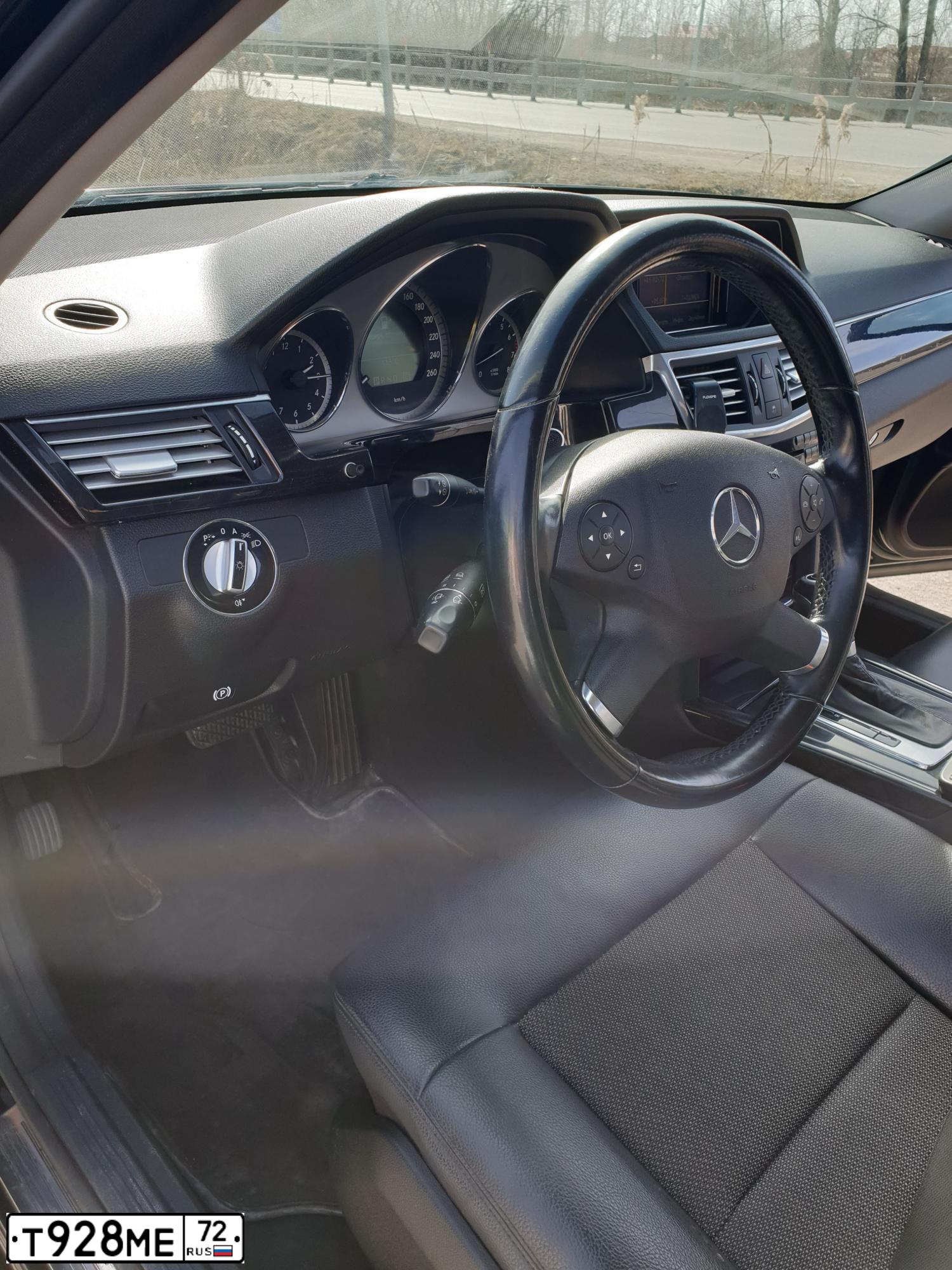Фото автомобиля MERCEDES E-KLASSE, 2009 — госномер Е100ОО72. Цвет: ЧЕРНЫЙ