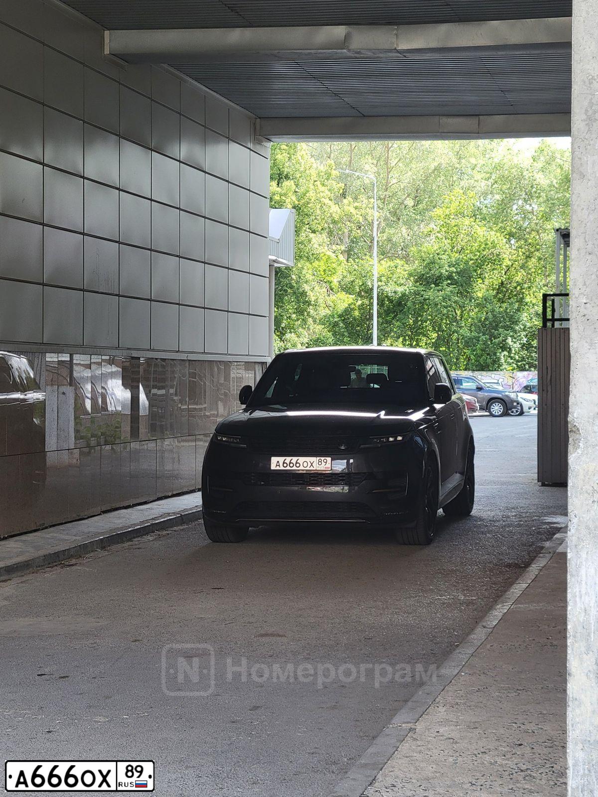 Фото автомобиля AUDI A4, 2001 — госномер А666ОХ89. Цвет: БЕЛЫЙ(ТЕМНО-СЕРЫЙ)