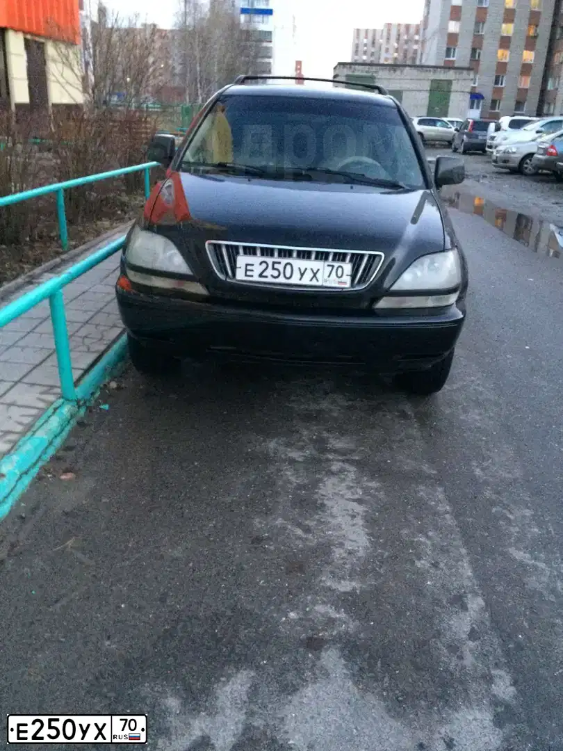 Фото автомобиля LEXUS RX, 2000 — госномер Е250УХ70. Цвет: ЧЕРНЫЙ
