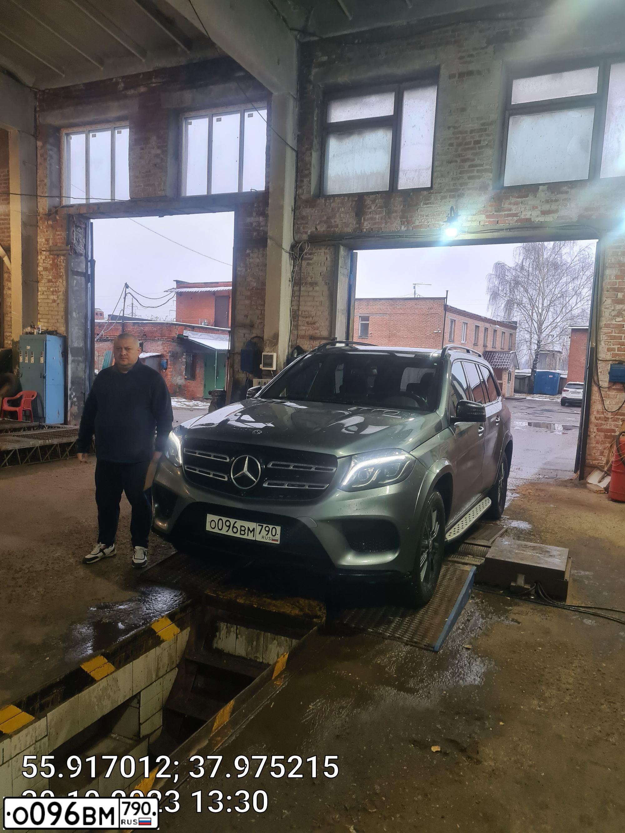 Фото автомобиля MERCEDES-BENZ GLS350, 2017 — госномер А700УХ790
