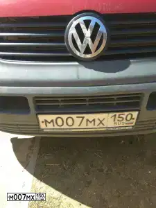 Фото автомобиля VOLKSWAGEN TRANSPORTER, 2008 — госномер О686УЕ799. Цвет: Красный