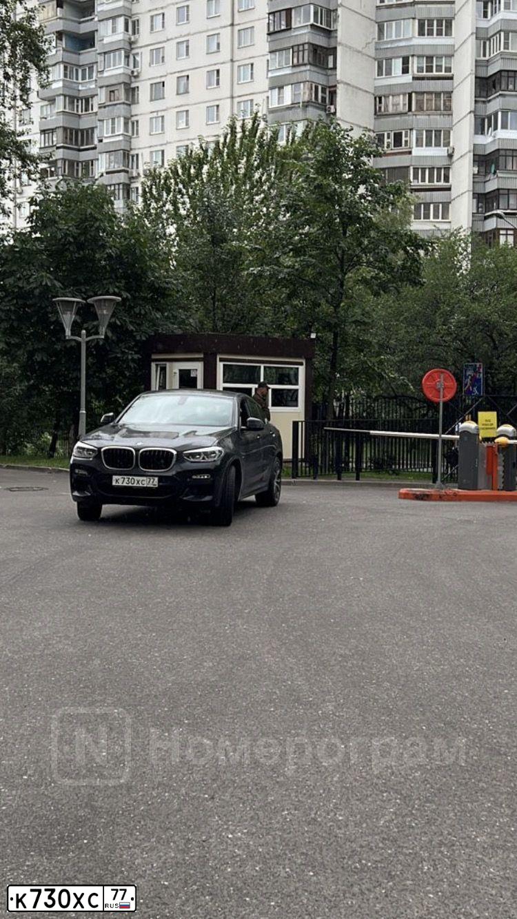 Фото автомобиля BMW X4, 2019 — госномер К730ХС77. Цвет: ЧЕРНЫЙ