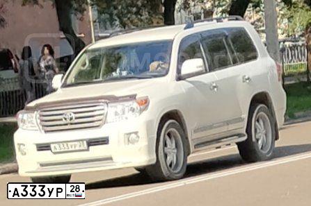 Фото автомобиля TOYOTA LANDCRUISER 200, 2012 — госномер А333УР28. Цвет: БЕЛЫЙ