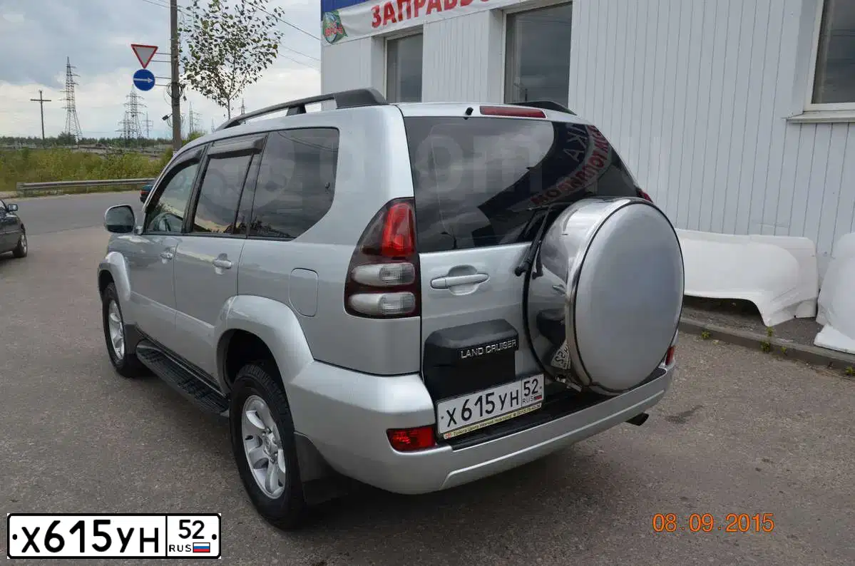 Фото автомобиля TOYOTA LANDCRUISER, 2005 — госномер О040АА152. Цвет: СЕРЕБРИСТЫЙ