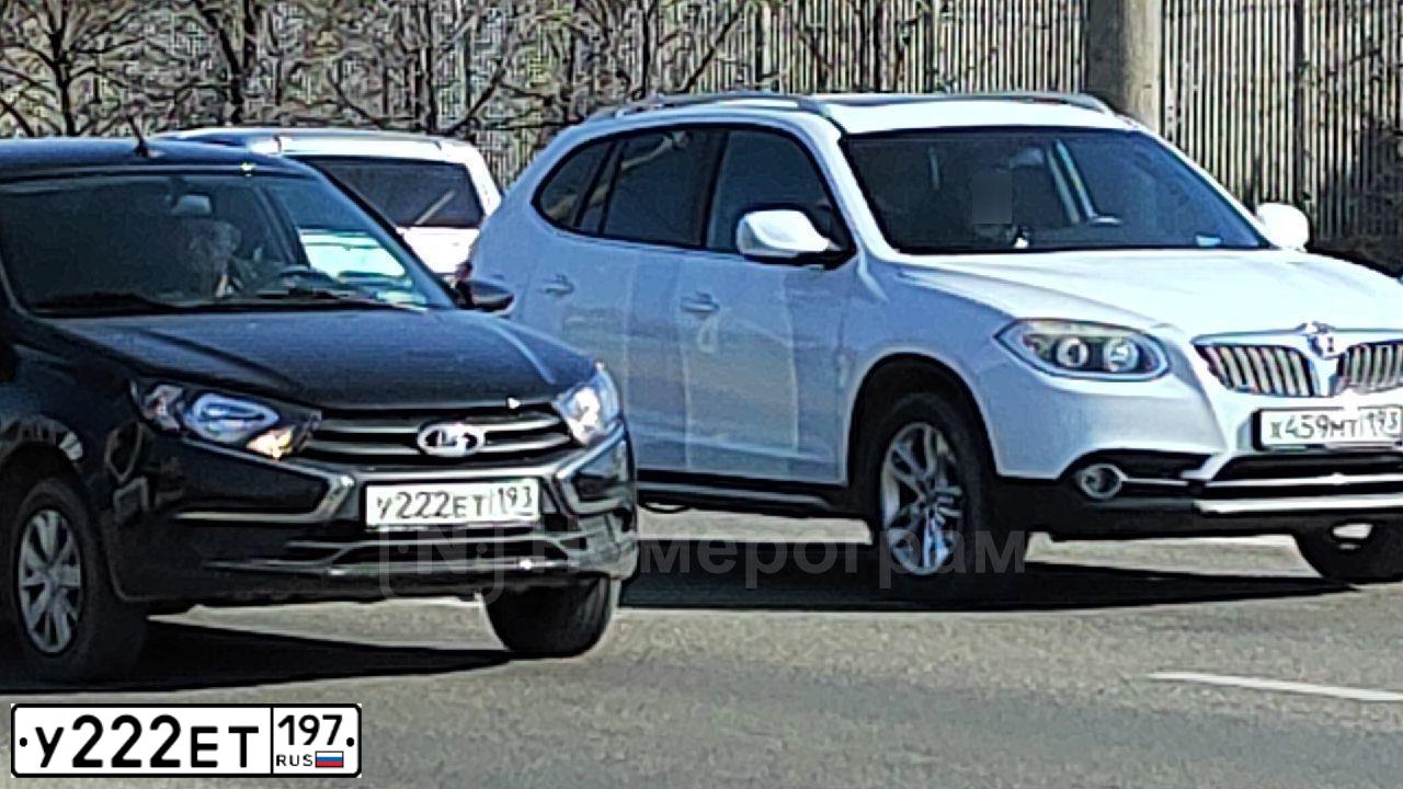 Фото автомобиля AUDI Q5, 2012 — госномер А409АО702. Цвет: Белый