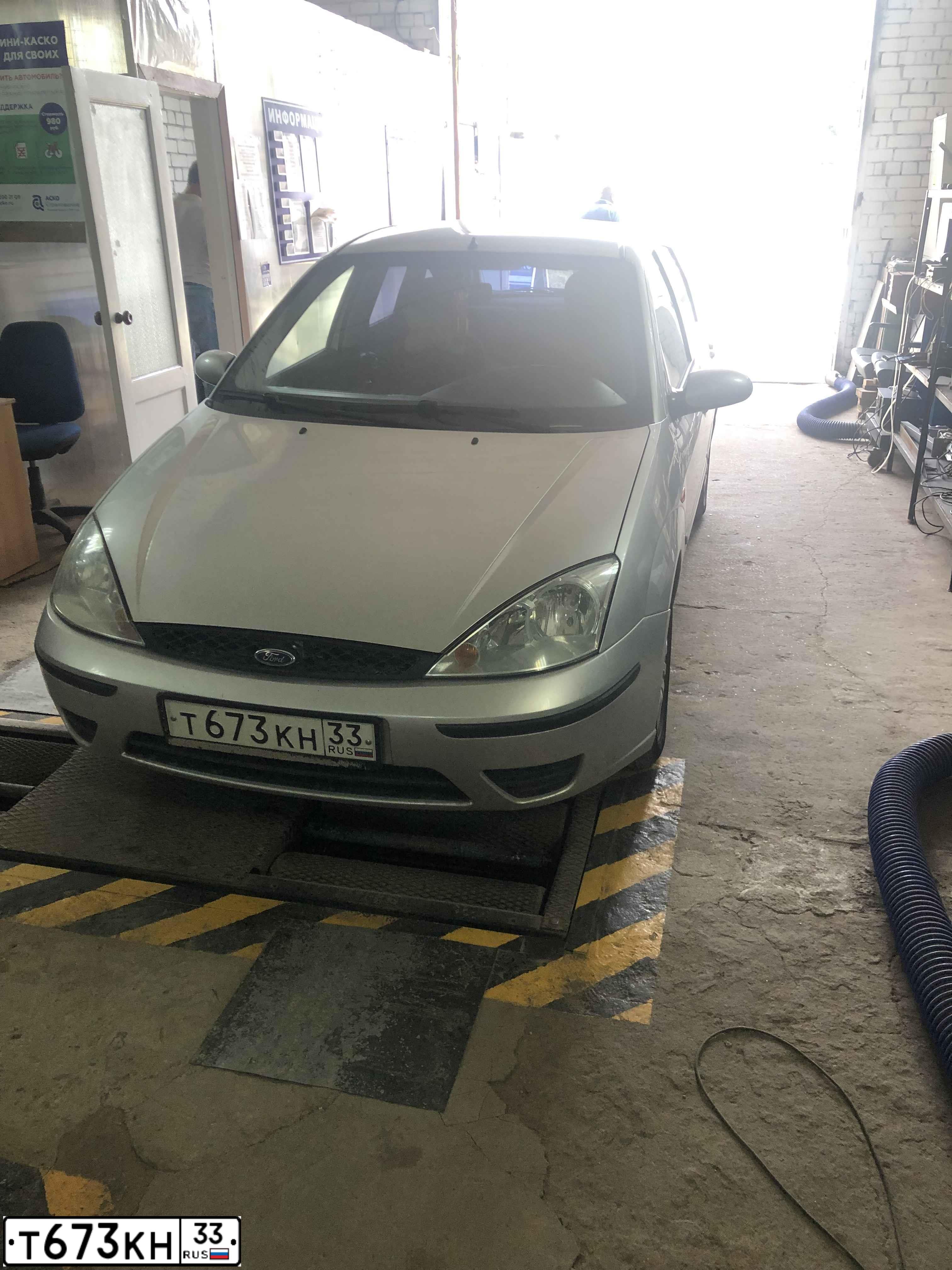 Фото автомобиля FORD FOCUS, 2004 — госномер Т673КН33. Цвет: СЕРЕБРИСТЫЙ