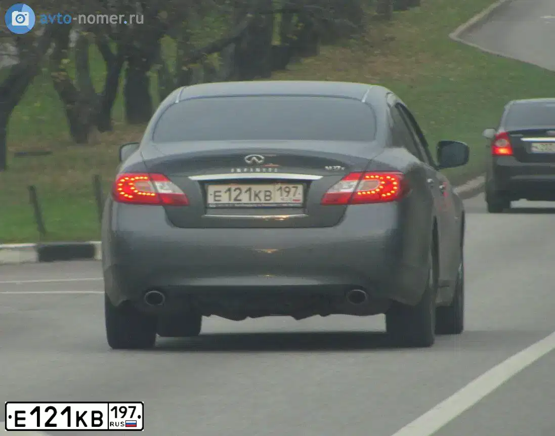 Фото автомобиля INFINITI M, 2010 — госномер Р064ХА126. Цвет: СЕРО-ГОЛУБОЙ
