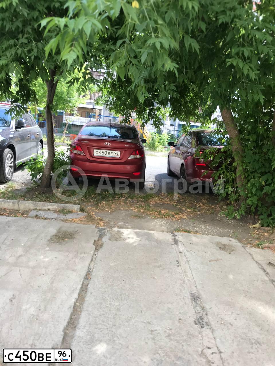 Фото автомобиля HYUNDAI SOLARIS, 2011 — госномер С450ВЕ96. Цвет: КРАСНЫЙ