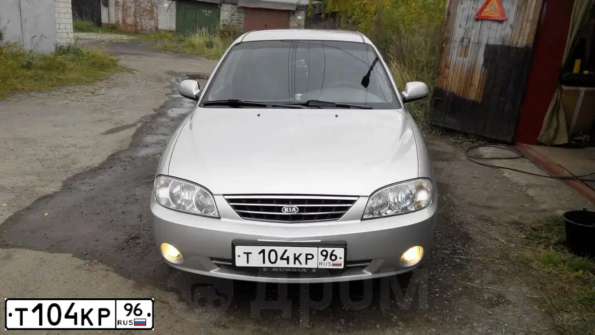 Фото автомобиля KIA SPECTRA, 2006 — госномер Т104КР96. Цвет: Серебристый