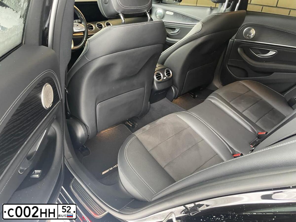 Фото автомобиля MERCEDES E-KLASSE, 2013 — госномер Е498КО750. Цвет: Белый