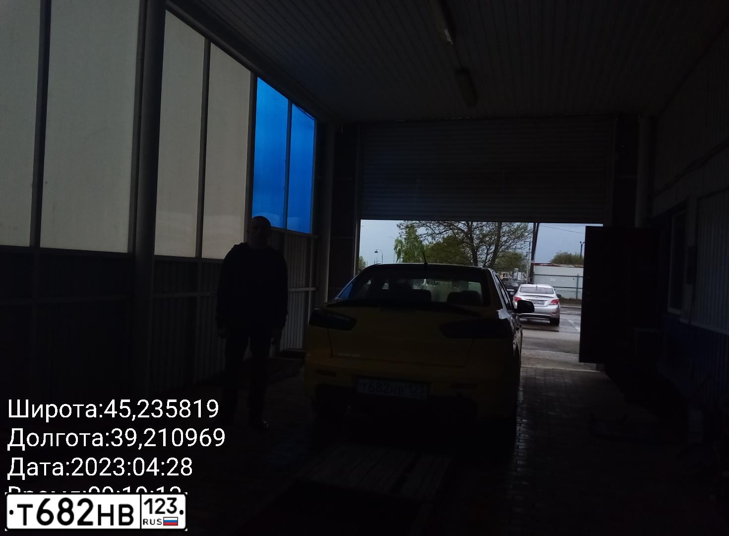 Фото автомобиля MITSUBISHI LANCER, 2011 — госномер Т682НВ123. Цвет: ЖЕЛТЫЙ