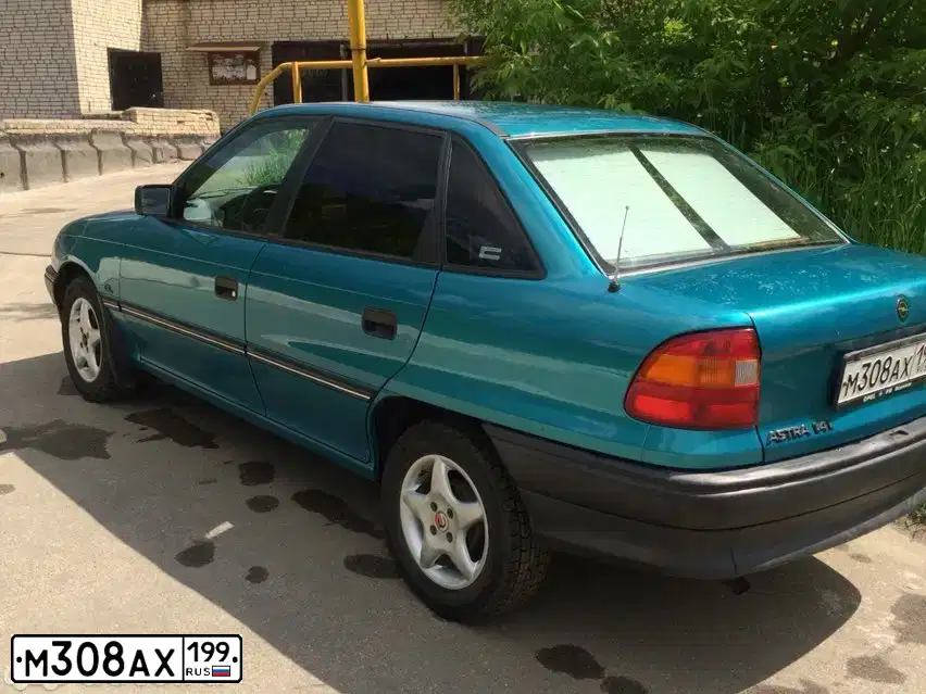 Фото автомобиля OPEL ASTRA, 1994 — госномер М868ТХ48. Цвет: ЗЕЛЕНЫЙ