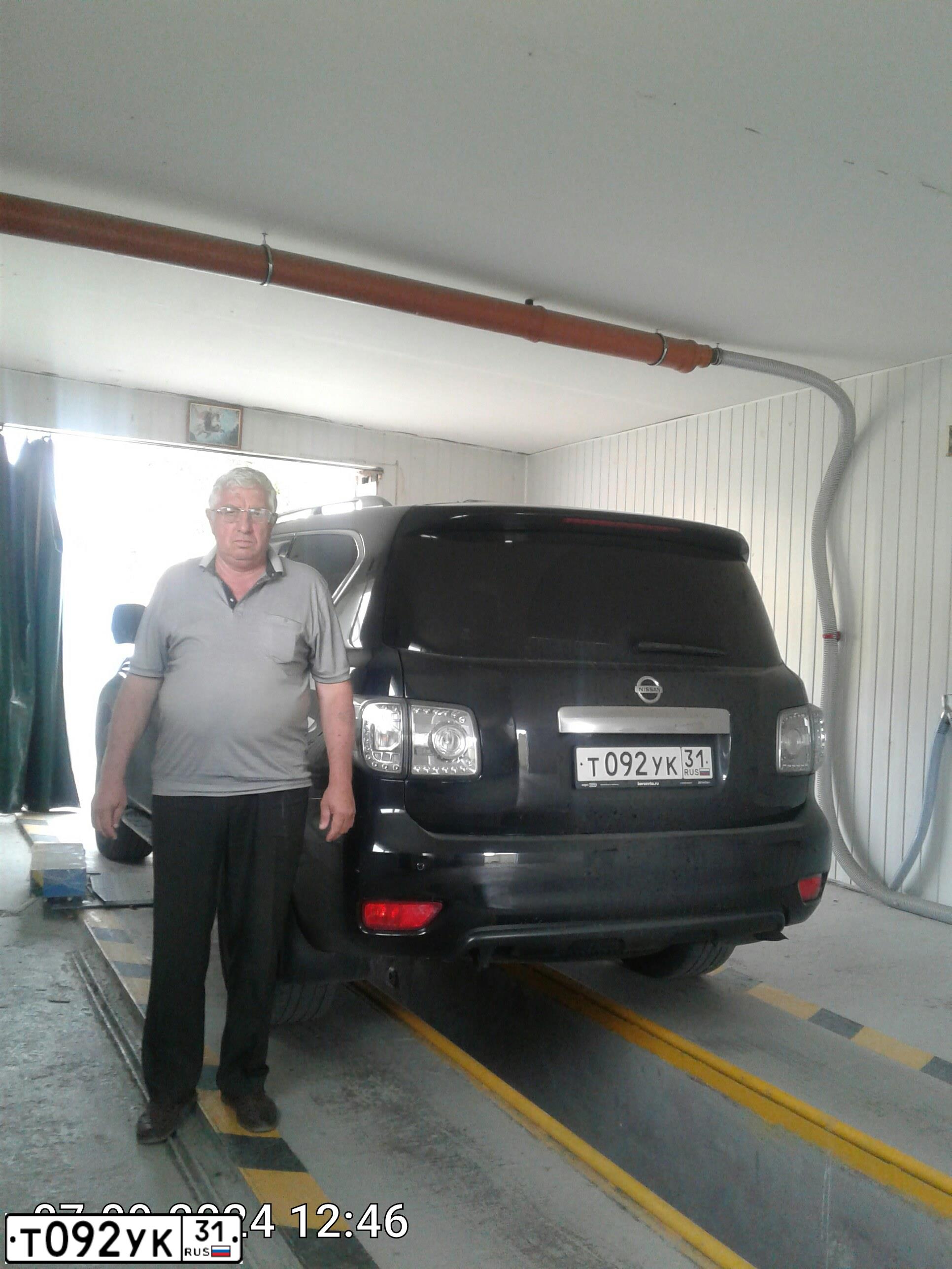 Фото автомобиля NISSAN PATROL, 2012 — госномер Т092УК31. Цвет: ЧЕРНЫЙ