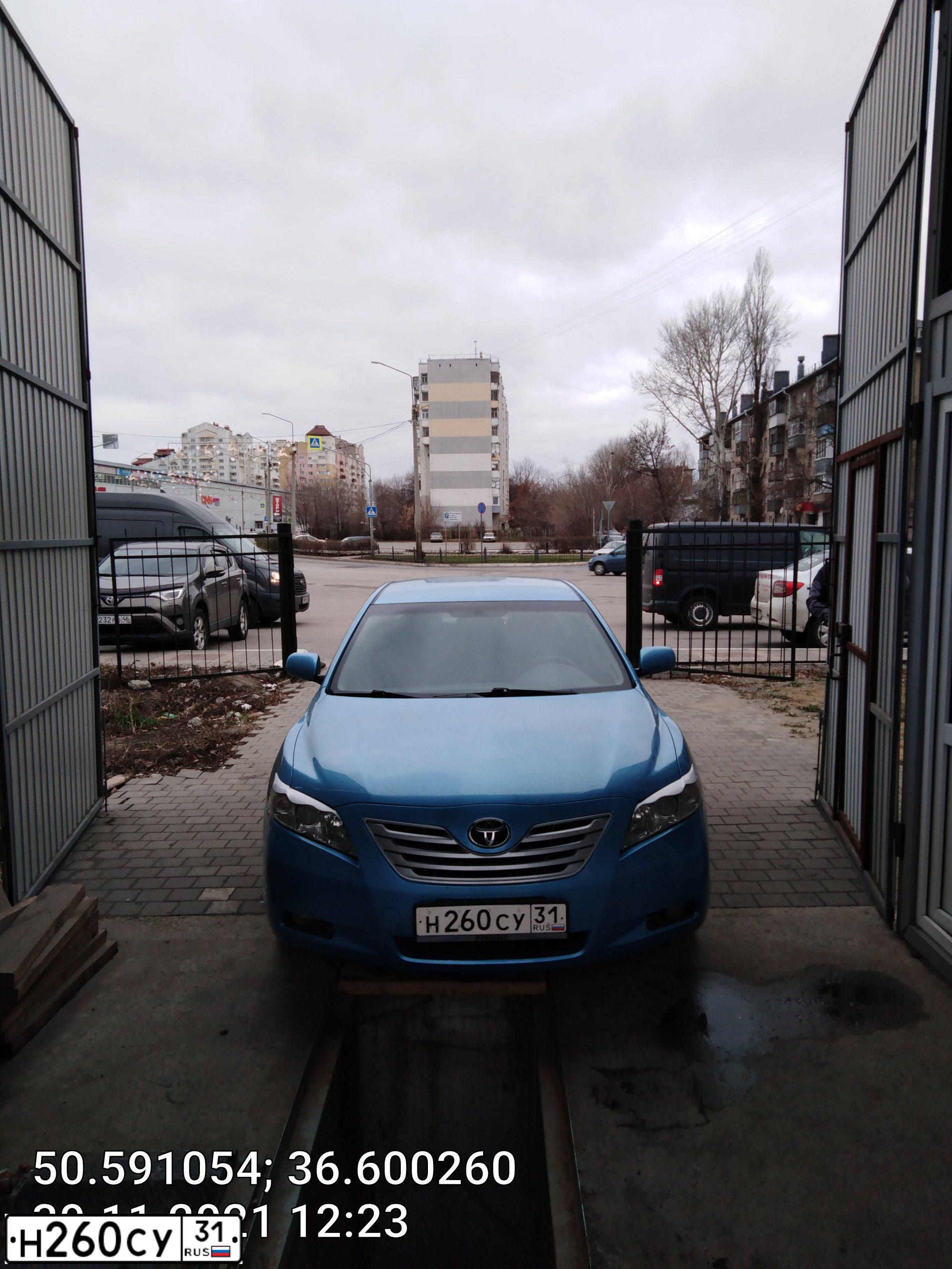 Фото автомобиля TOYOTA CAMRY, 2006 — госномер Н260СУ31. Цвет: голубой