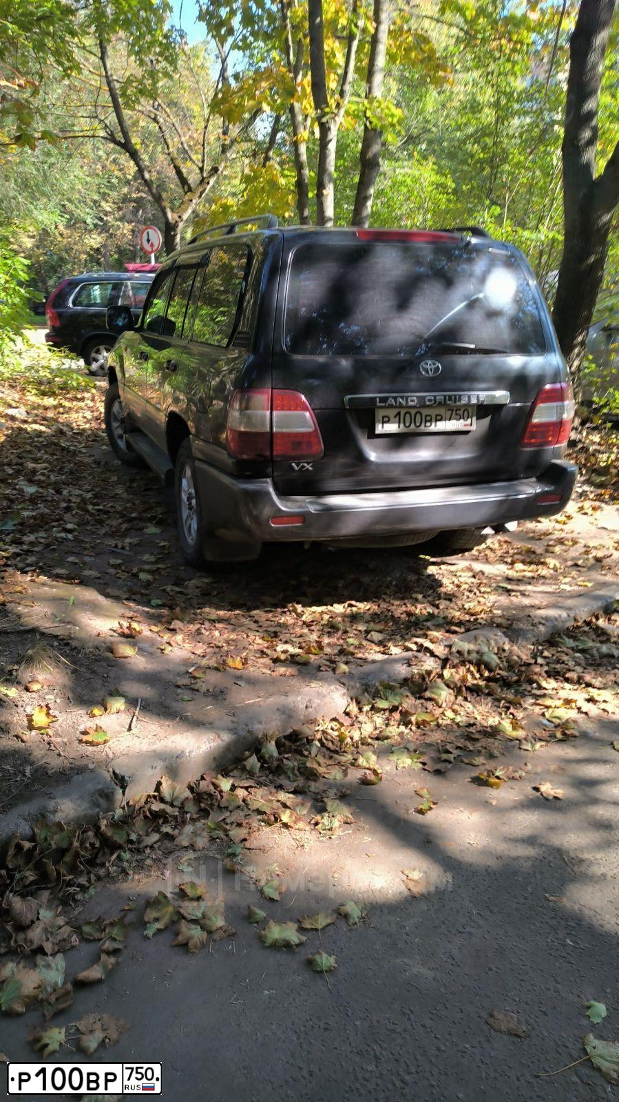 Фото автомобиля TOYOTA LANDCRUISER, 2006 — госномер Р100ВР750. Цвет: ЧЕРНЫЙ