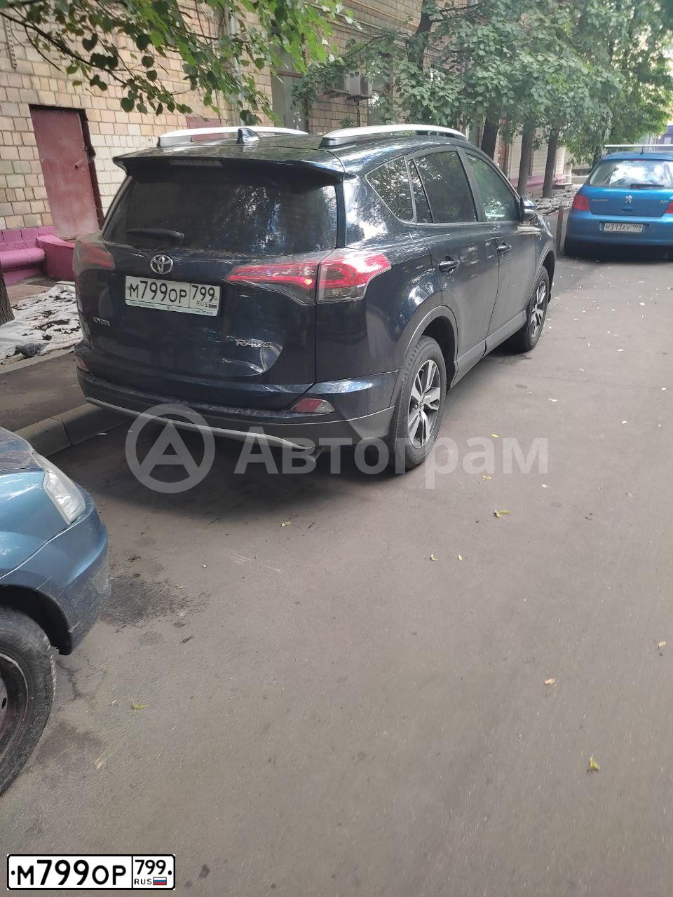 Фото автомобиля TOYOTA RAV4, 2019 — госномер М799ОР799. Цвет: ТЕМНО-СИНИЙ МЕТАЛЛИК